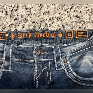Like new Mens Rock Revival Norris straight jeans 32x30 but fit like 33 waist.
